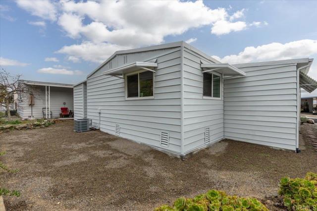 3535 Linda Vista Drive, San Marcos CA: https://media.crmls.org/mediaz/0dd74634-3617-4b83-94dc-409d6edcdff5.jpg