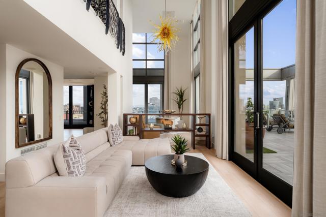 645 Front St, San Diego CA: https://media.crmls.org/mediaz/0dd76b6d-39d5-47ed-949e-ce0f37e9e473.jpg