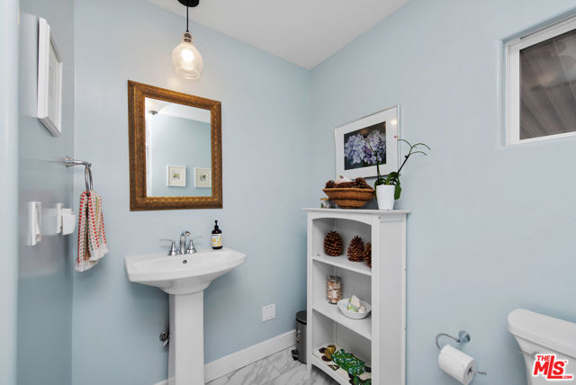 29500 Heathercliff Road, Malibu CA: https://media.crmls.org/mediaz/0dd7a43c-3316-476e-9d79-d13764f3438f.jpg