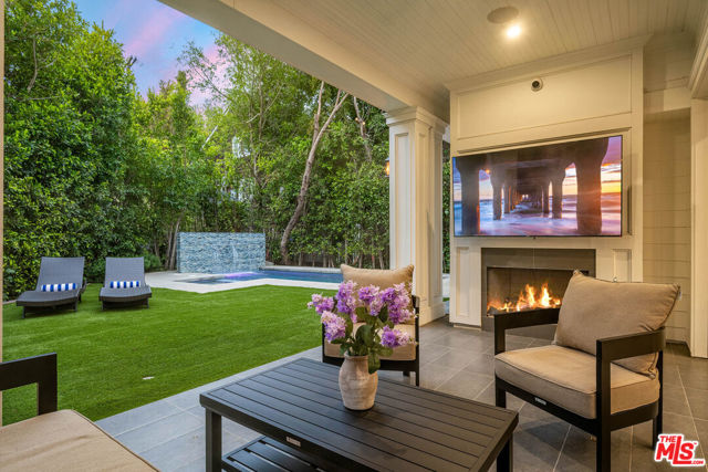 126 N Canyon View Drive, Los Angeles CA: https://media.crmls.org/mediaz/0dd7ee64-8ea1-45c6-aa3b-e50a3391523e.jpg