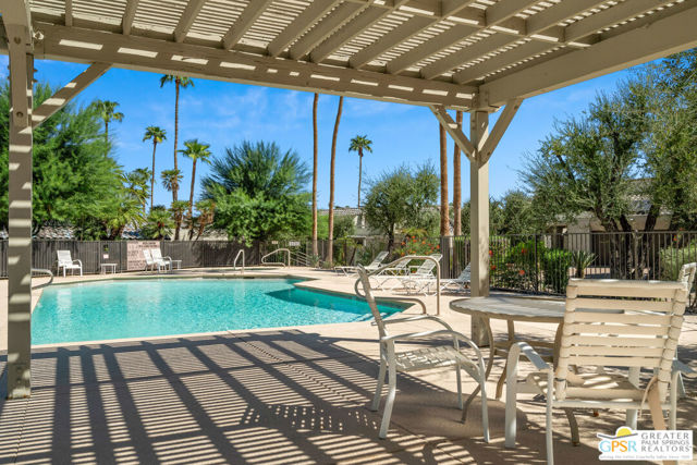 120 E Perlita Circle, Palm Springs, CA 92264