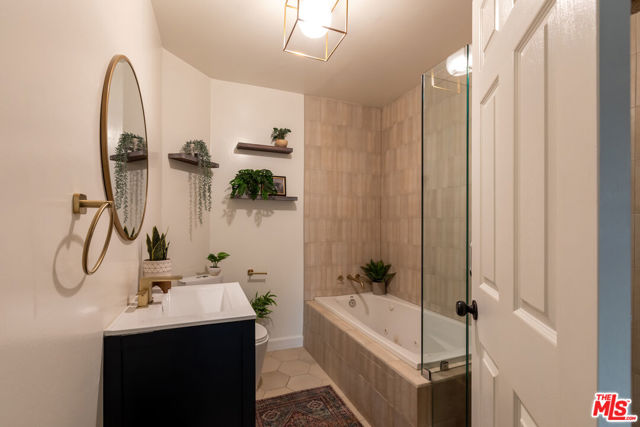 5018 Valleydale Avenue, Los Angeles CA: https://media.crmls.org/mediaz/0dd8f044-800e-4051-898a-1e711476b92e.jpg