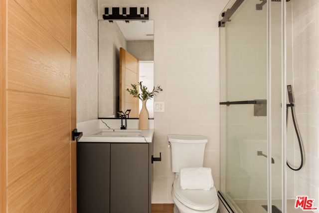 5931 Abernathy Drive, Los Angeles CA: https://media.crmls.org/mediaz/0dd98c33-f680-42a3-8f8b-31f86b7d3cff.jpg