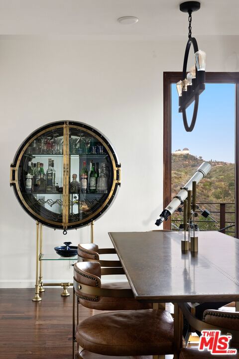 2860 Hollyridge Drive, Los Angeles CA: https://media.crmls.org/mediaz/0dd9c290-17ef-4875-92d9-c7910ee862d9.jpg