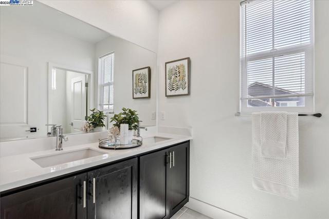 5360 Trimonti Cir, Antioch CA: https://media.crmls.org/mediaz/0dd9d66f-710f-4108-872e-7aa825966b58.jpg