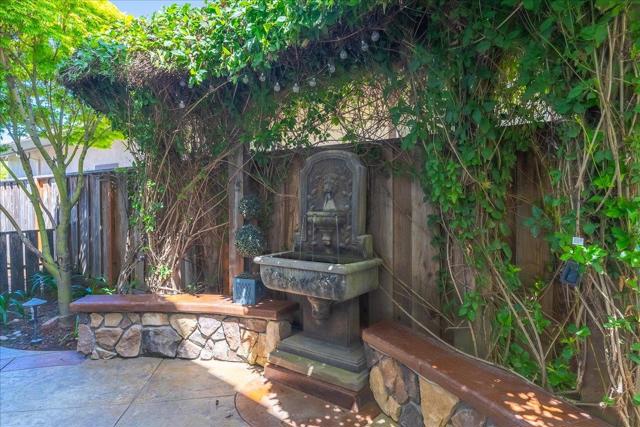 17666 Winding Creek Road, Salinas CA: https://media.crmls.org/mediaz/0dd9e36f-a975-4aa2-ab50-d04ecc151388.jpg