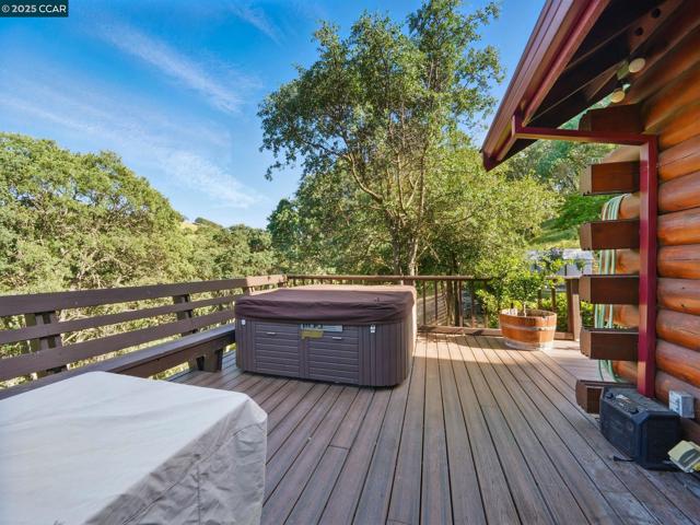 2000 Curry Canyon Rd, Clayton CA: https://media.crmls.org/mediaz/0dda0d09-fc30-48d5-a2a1-95370a723677.jpg