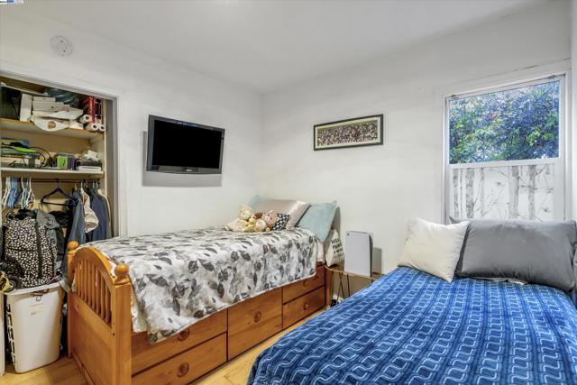 Image 8 of 23 For 22967 Maud Ave