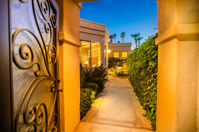 75273 Spyglass Drive, Indian Wells CA: https://media.crmls.org/mediaz/0ddaef0e-2333-4731-b1ac-f0efc545ce22.jpg