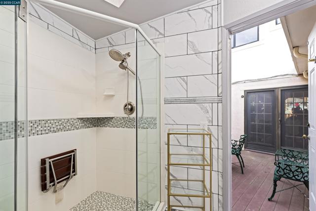 716 Gelston Pl, El Cerrito CA: https://media.crmls.org/mediaz/0ddaf71a-37a0-46a7-92cd-005875bc6423.jpg