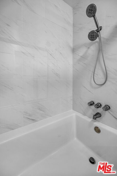 https://media.crmls.org/mediaz/0ddb6b39-105d-47c6-8c8b-51f312a422b9.jpg?preset=X-Large