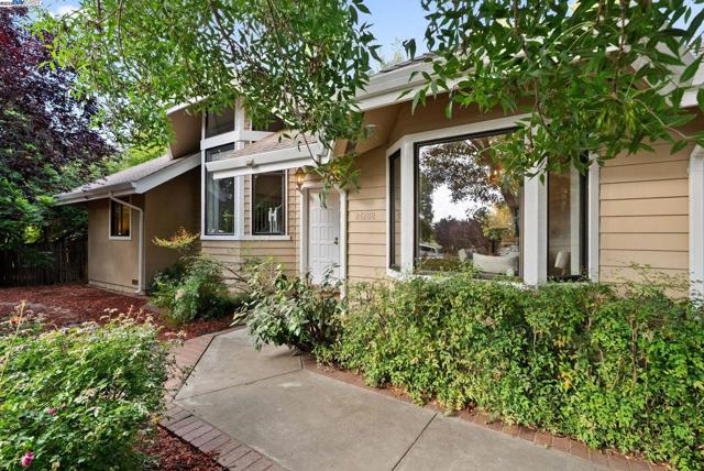 24288 Stacey Ln, Hayward CA: https://media.crmls.org/mediaz/0ddb8f63-7096-4869-a103-f1b4a5965f1b.jpg
