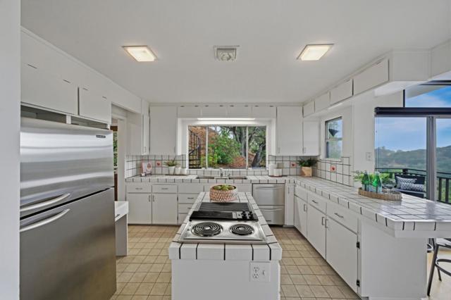 435 Golden Oak Drive, Portola Valley CA: https://media.crmls.org/mediaz/0ddb95f3-eb8e-420a-a3e8-a93a792f51f3.jpg