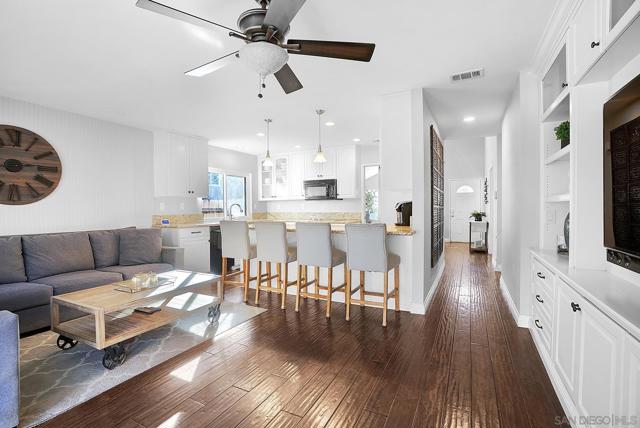 13647 Paseo Cardiel, San Diego CA: https://media.crmls.org/mediaz/0ddbb59f-7e50-494d-b57b-06ba6d8bf92b.jpg