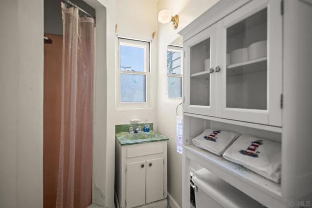 1506 5Th St, Coronado CA: https://media.crmls.org/mediaz/0ddbbfe0-1db5-4876-a66f-1f6d22b7a3b1.jpg