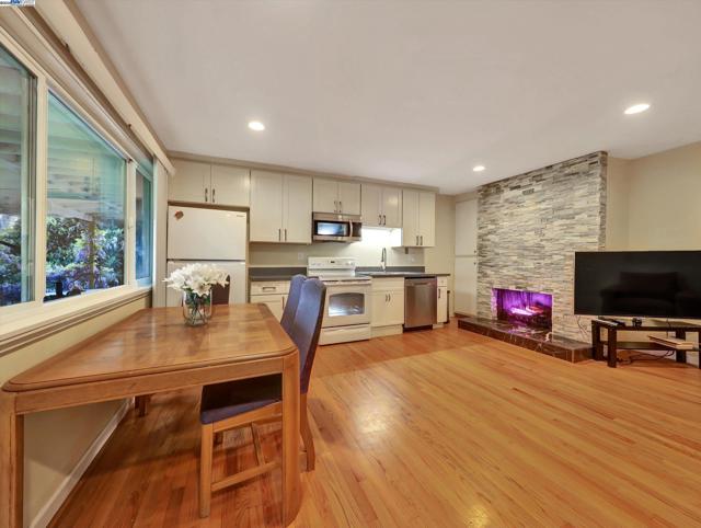 Image 20 of 60 For 2755 Sheffield Pl