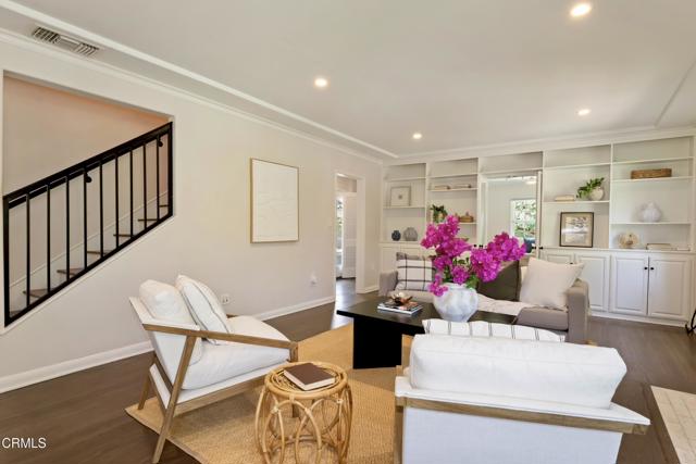 1236 New York Drive, Altadena CA: https://media.crmls.org/mediaz/0ddd84a8-d2d1-47b9-9798-b657ba540bc9.jpg