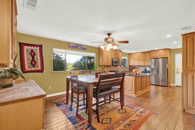 11152 Toyon Hill, Lakeside CA: https://media.crmls.org/mediaz/0dddbd25-e9d7-47b7-b071-5e1311070908.jpg