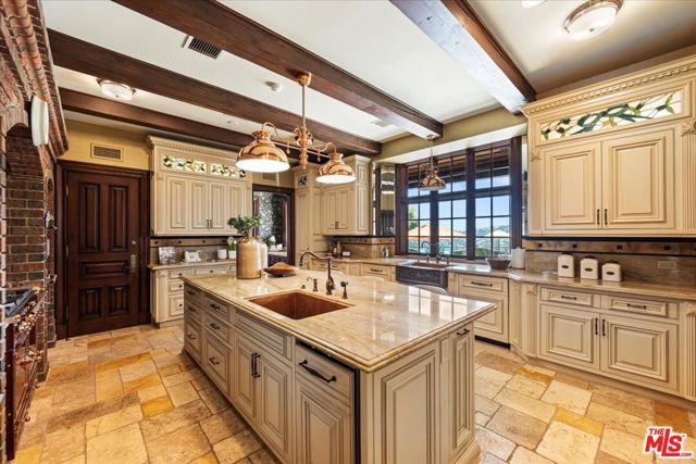 19000 Dorlon Drive, Tarzana CA: https://media.crmls.org/mediaz/0dddd601-3c61-44df-9706-ecef762e1785.jpg