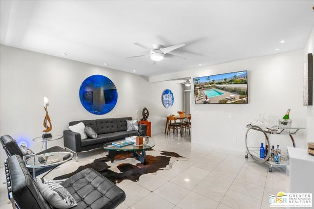 476 Bradshaw Lane, Palm Springs CA: https://media.crmls.org/mediaz/0dde1bb3-8fed-4cb9-9bcc-ee9efb8a4467.jpg