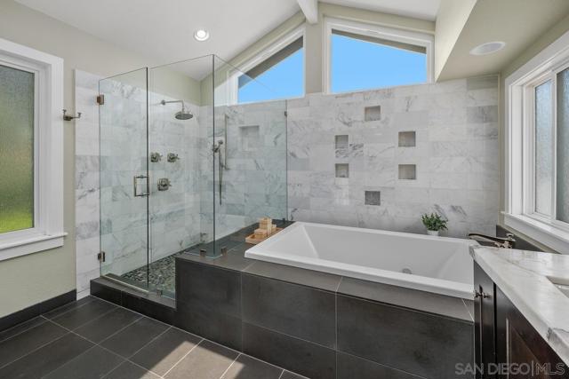 12516 Rougemont Pl, San Diego CA: https://media.crmls.org/mediaz/0dde5f7e-9d87-43a8-af10-102955b85f3d.jpg