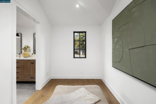 181 Lombardy Lane, Orinda CA: https://media.crmls.org/mediaz/0ddebf5d-921b-4fa8-967e-c19d44ba7f2b.jpg