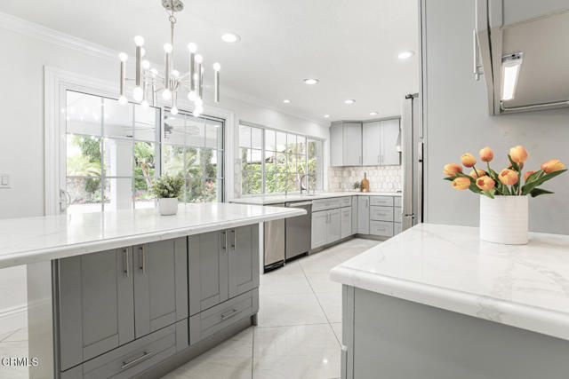 8857 Bluffdale Dr, Sun Valley CA: https://media.crmls.org/mediaz/0ddee809-ae9c-4e20-9e63-05a8e3433df6.jpg