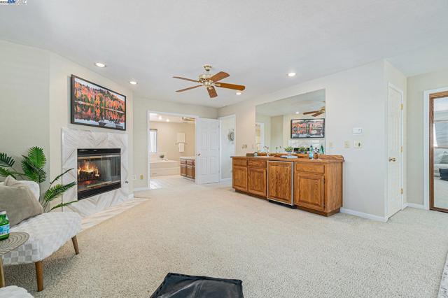4325 Monterey ct, Discovery Bay CA: https://media.crmls.org/mediaz/0ddf7058-a579-4714-ac66-d64ce7ea0411.jpg