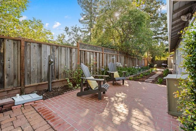 332 Camino Al Lago, Menlo Park CA: https://media.crmls.org/mediaz/0ddfe101-4653-4535-ac5a-38662664b22e.jpg
