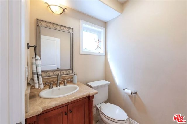 1202 Tennyson Street, Manhattan Beach CA: https://media.crmls.org/mediaz/0de002aa-0def-48fd-a84d-c59cb137007f.jpg