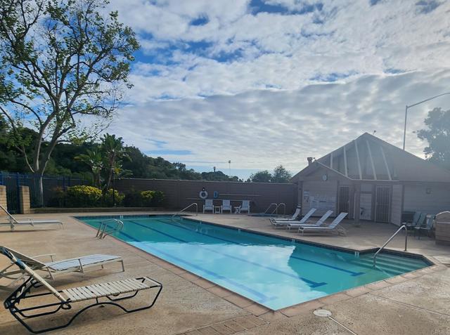 Detail Gallery Image 7 of 30 For 4531 Chateau Deivw, San Diego,  CA 92117 - 2 Beds | 2 Baths