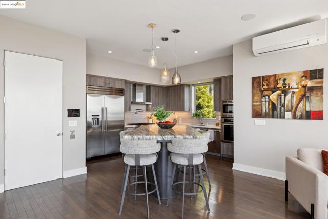 25 Diablo Dr, Oakland CA: https://media.crmls.org/mediaz/0de12d41-a192-4de7-aa29-486e1713b1d5.jpg