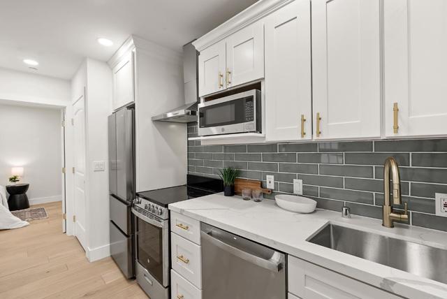 895 Laurel Avenue, Belmont CA: https://media.crmls.org/mediaz/0de150f3-b873-4db3-84cd-3520286aca14.jpg