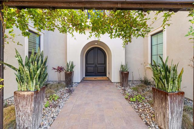 6183 Summit Crest Circle, San Diego CA: https://media.crmls.org/mediaz/0de1bc22-8fab-4415-936c-0fe71734aab2.jpg