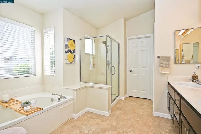 663 Greylyn Dr, San Ramon CA: https://media.crmls.org/mediaz/0de1d27a-d4a6-4688-9345-07d8a1d594ce.jpg