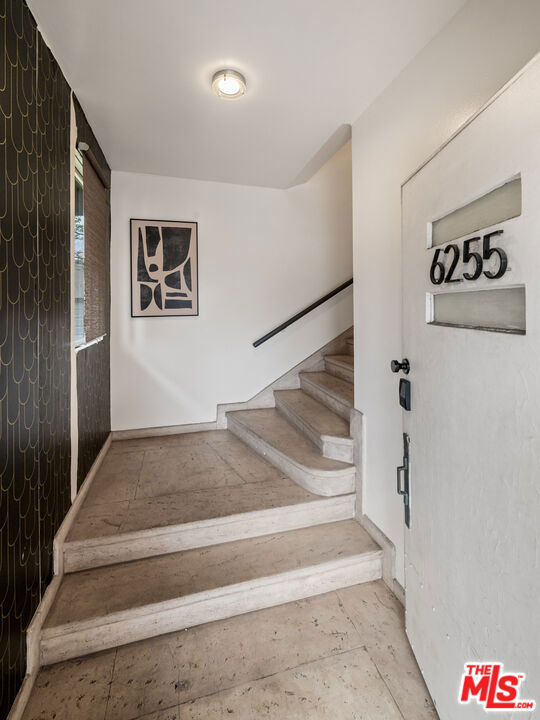 6255 W Olympic Boulevard, Los Angeles CA: https://media.crmls.org/mediaz/0de2acb5-eedf-4507-9a3c-e155432e1f17.jpg