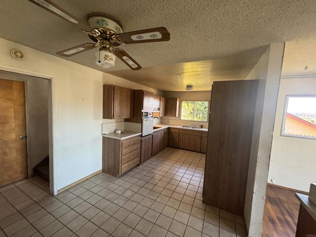 Detail Gallery Image 5 of 60 For 10050 Cristobal Dr, Spring Valley,  CA 91977 - 5 Beds | 2 Baths