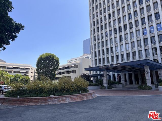 800 W 1st Street, Los Angeles CA: https://media.crmls.org/mediaz/0de2d17c-f86d-4d42-a0be-e0ad7efb782f.jpg