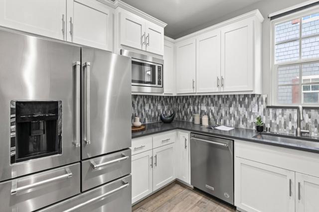 3718 Pyramid Way, Mountain View CA: https://media.crmls.org/mediaz/0de2dd4d-e952-4e6a-9a7f-3200dd58f1cc.jpg