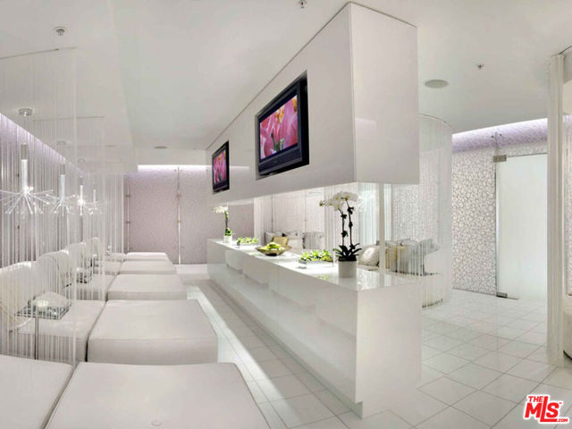 900 W Olympic Boulevard, Los Angeles CA: https://media.crmls.org/mediaz/0de2f6e6-329f-4ab4-ae1c-b08c8560ff07.jpg
