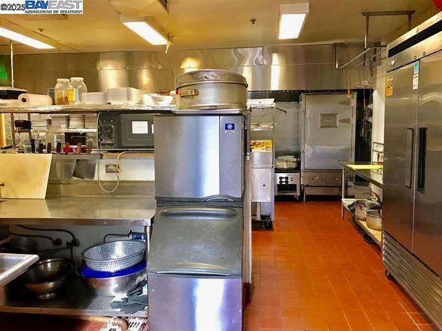 1707 Lincoln Ave, Alameda CA: https://media.crmls.org/mediaz/0de35112-02ca-413c-8849-f4d9d817c2b7.jpg