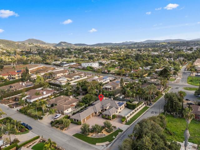 2398 Prince Way, Vista CA: https://media.crmls.org/mediaz/0de432f6-1a8d-40a6-bee9-6107551bea71.jpg