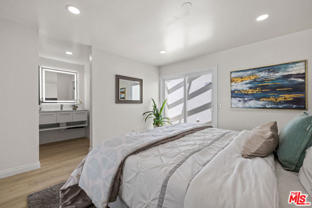 13 Pepper Court, Inglewood CA: https://media.crmls.org/mediaz/0de43c9a-c374-454f-82cc-e092aaa5b7e1.jpg