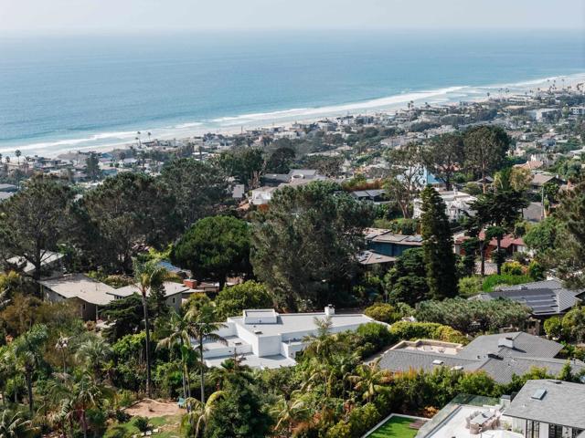 421 Serpentine Drive, Del Mar CA: https://media.crmls.org/mediaz/0de47522-f5ff-4963-8c42-853786682f18.jpg