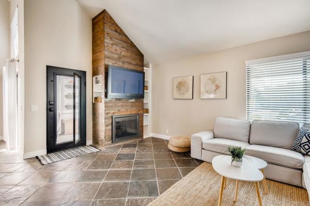 Detail Gallery Image 2 of 30 For 536 via De La Valle a,  Solana Beach,  CA 92075 - 3 Beds | 2 Baths