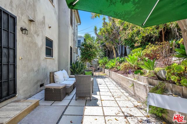 1229 Smithwood Drive, Los Angeles CA: https://media.crmls.org/mediaz/0de4e0e5-b1fb-4f1b-8d5e-d3a23748774f.jpg