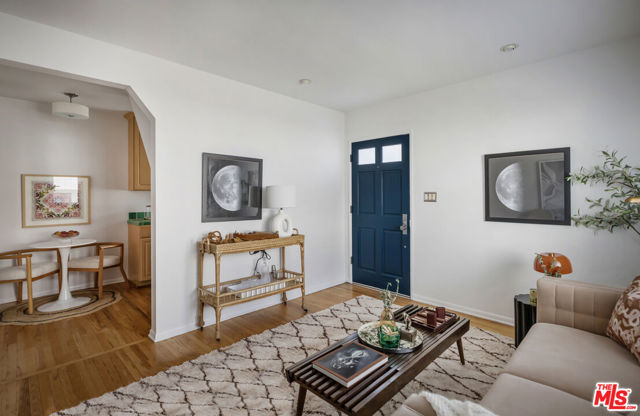 122 Thornton Place, Venice CA: https://media.crmls.org/mediaz/0de56830-0e6d-4cff-92a5-952c3f52a337.jpg