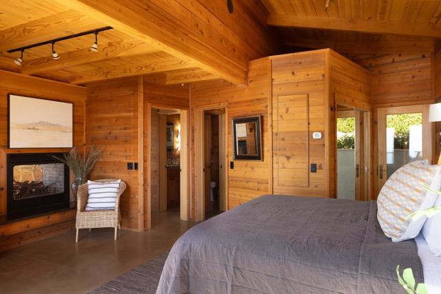 47600 Coast Ridge Road, Big Sur CA: https://media.crmls.org/mediaz/0de5bbad-1cee-4d44-94ae-7eb1dc056093.jpg