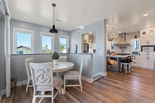 413 Delaware St, Imperial Beach CA: https://media.crmls.org/mediaz/0de5cbe8-ad44-47c7-b012-e6fa311c661a.jpg