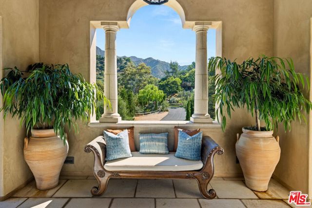 3091 Hidden Valley Lane, Santa Barbara CA: https://media.crmls.org/mediaz/0de638fe-8dbe-4922-b97a-79be8106d409.jpg